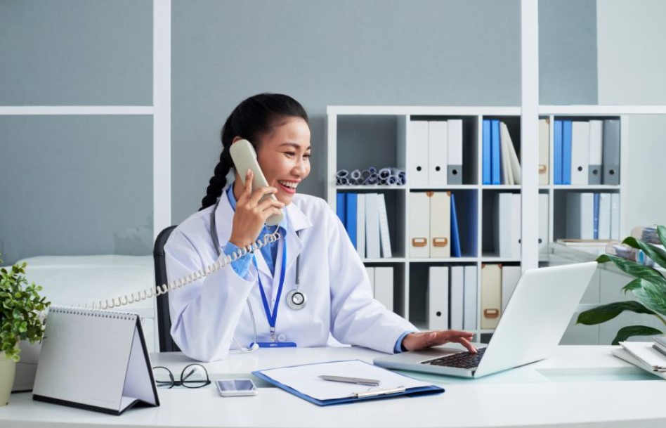 A Virtual Embrace: Online Pharmacy Consultations with Pharmacists